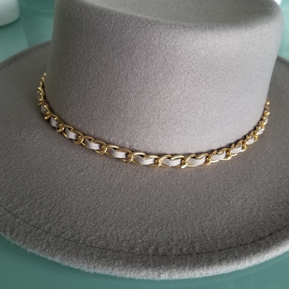 fedora hat with chain accent - Picture 4 of 4
